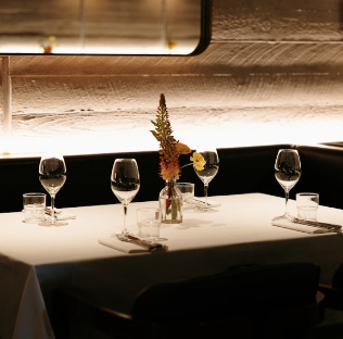 Elegant dining table at Lasdun Restaurant, perfect for intimate networking events.