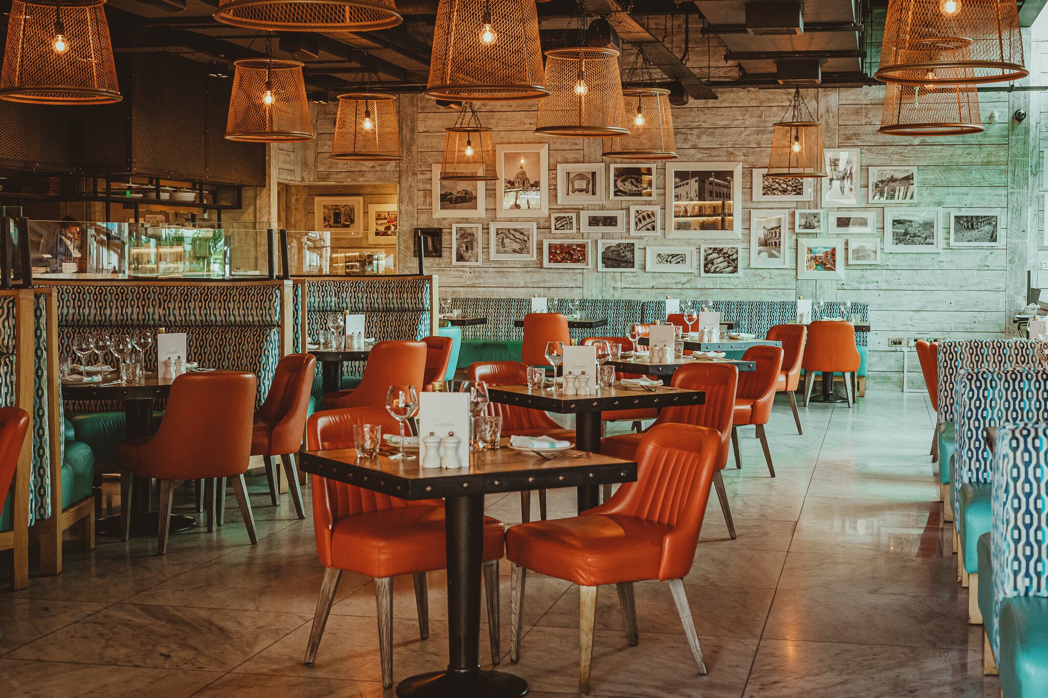 Royalty venue: Modern restaurant, art walls, upscale event