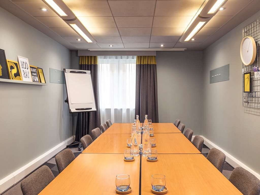 Millennium Suite meeting room at Novotel London Bridge, bright with elegant decor.