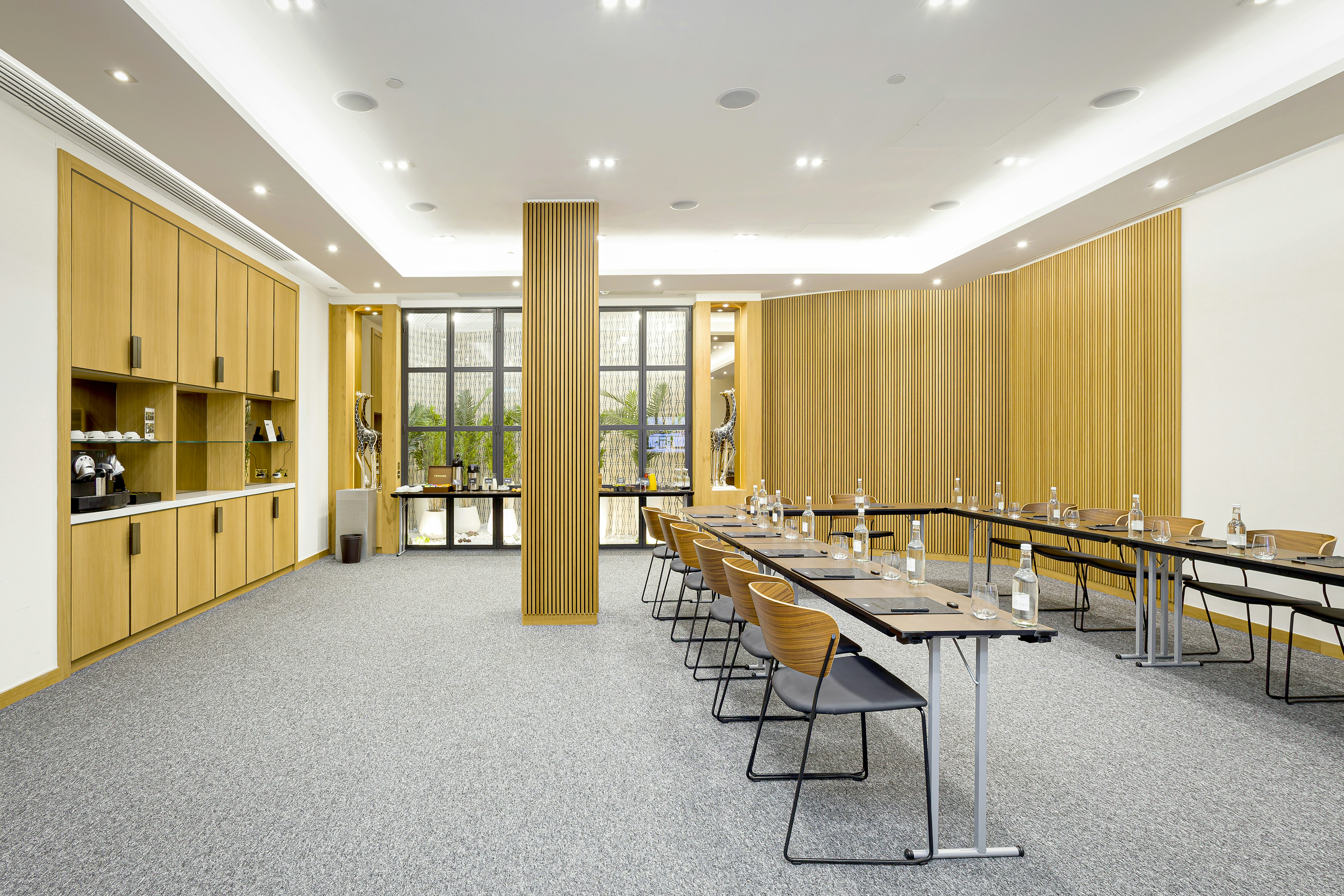 Modern meeting room at H10 London Waterloo with stylish design, perfect for conferences.