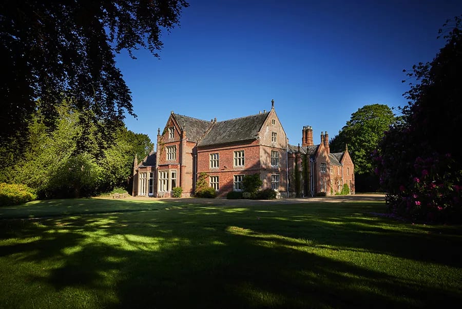 Rippon Hall venue with sprawling grounds, perfect for luxury corporate retreats and weddings.