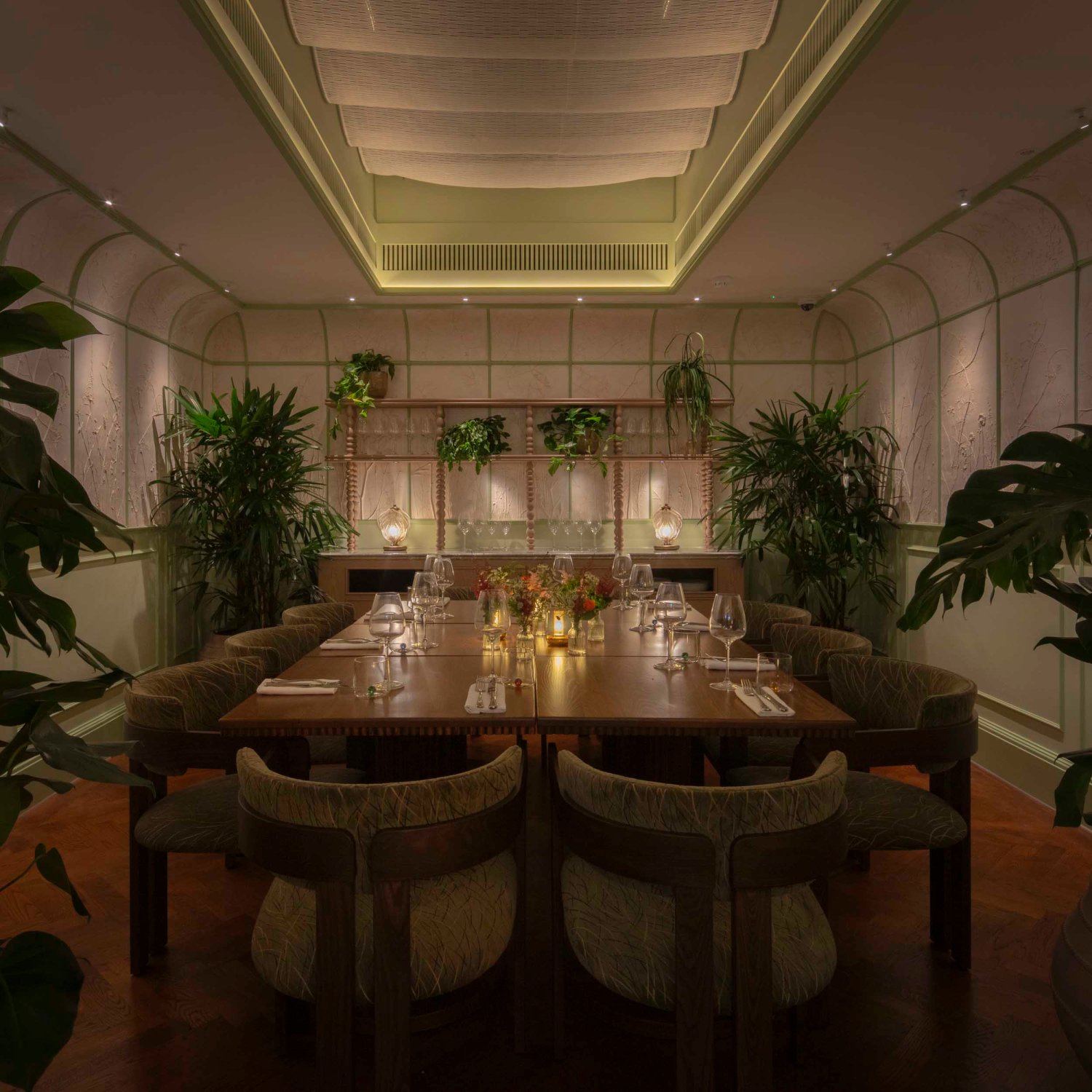 Private dining room at SiLVA Restaurant with biophilic design for executive dinners and luxury events.