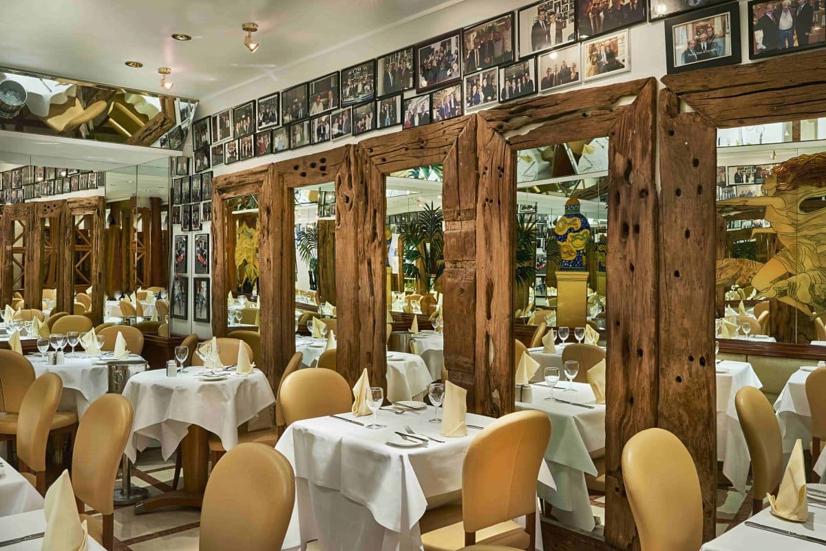 Signor Sassi private dining: intimate, adaptable event space.