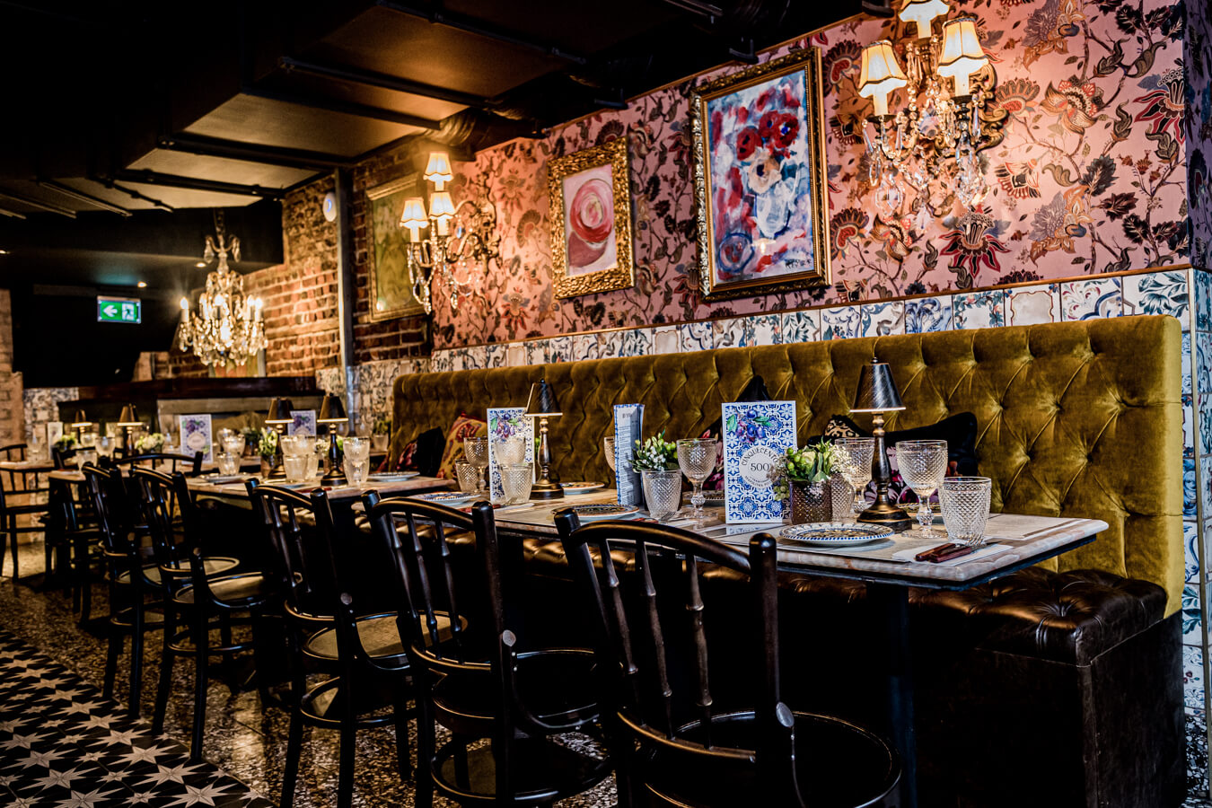 Naples restaurant intimate event decor