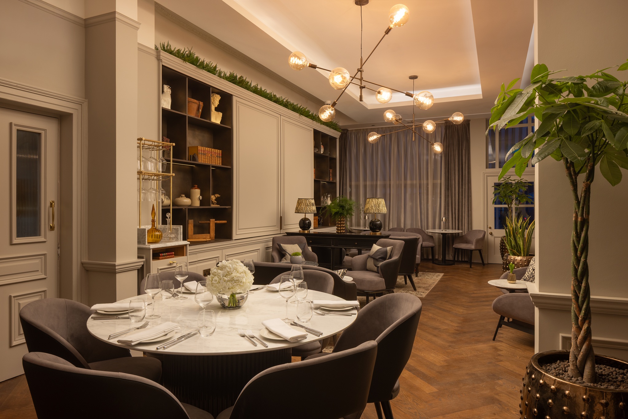Holmes Hotel London Parlour: Elegant event space, breakout area.