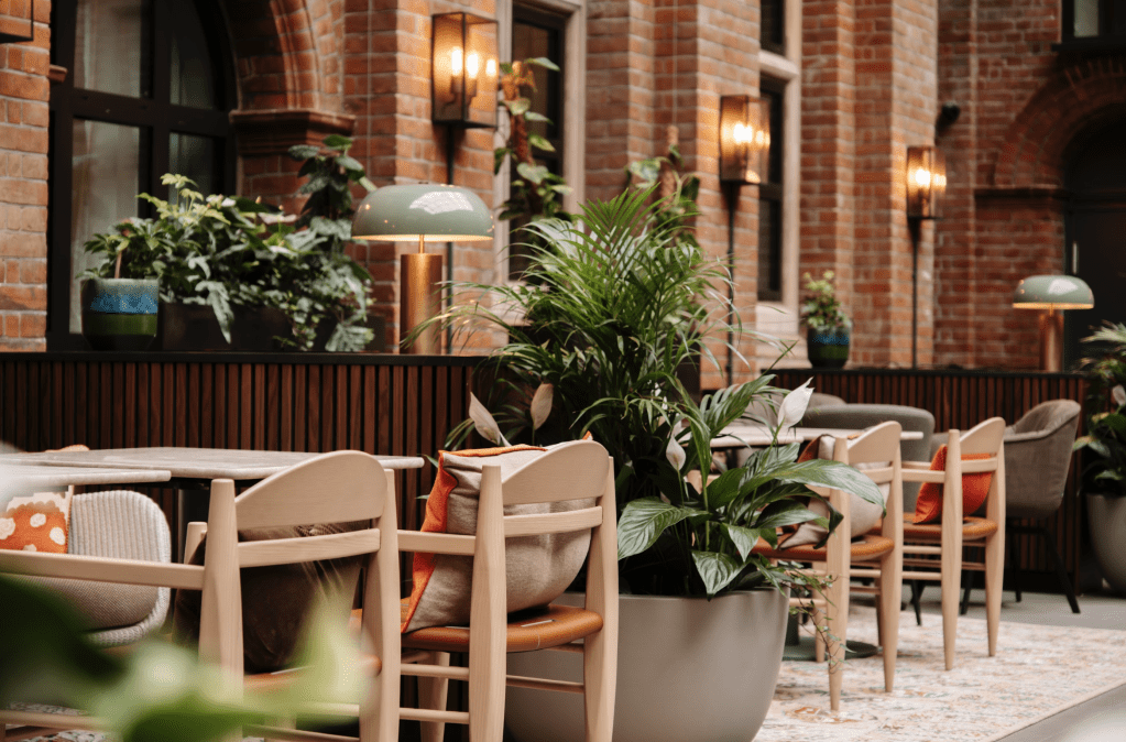 Oz & Isle restaurant, Cambridge, outdoor bar, event venue