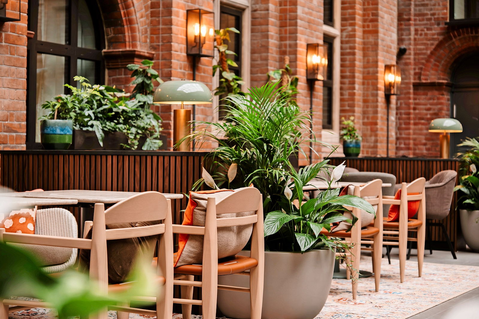 Oz & Isle Cambridge outdoor event space, cocktails, al fresco