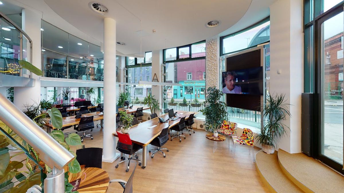 Camden Gateway coworking, Round-Table Space, screen, team offsite