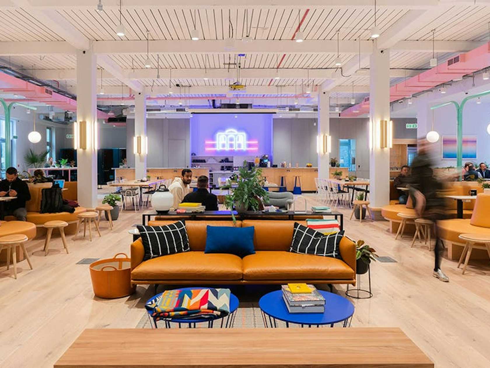 Round-Table Space - da251213-7aa8-4277-95ff-d1e959b67b08.jpeg