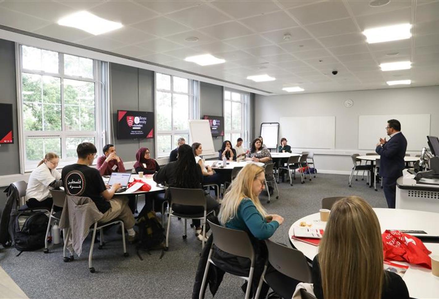 Middlesex Uni training room, circular tables, lecture, workshop