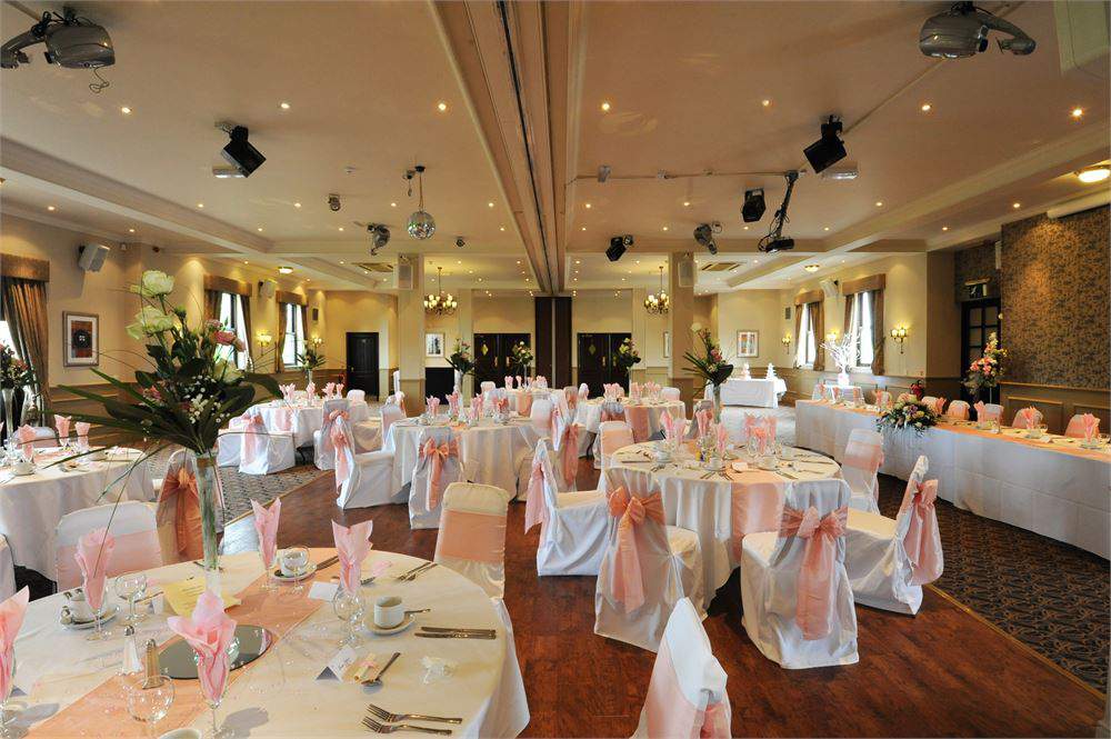 Wedding reception, Lincoln Room, floral disco balls, banquet
