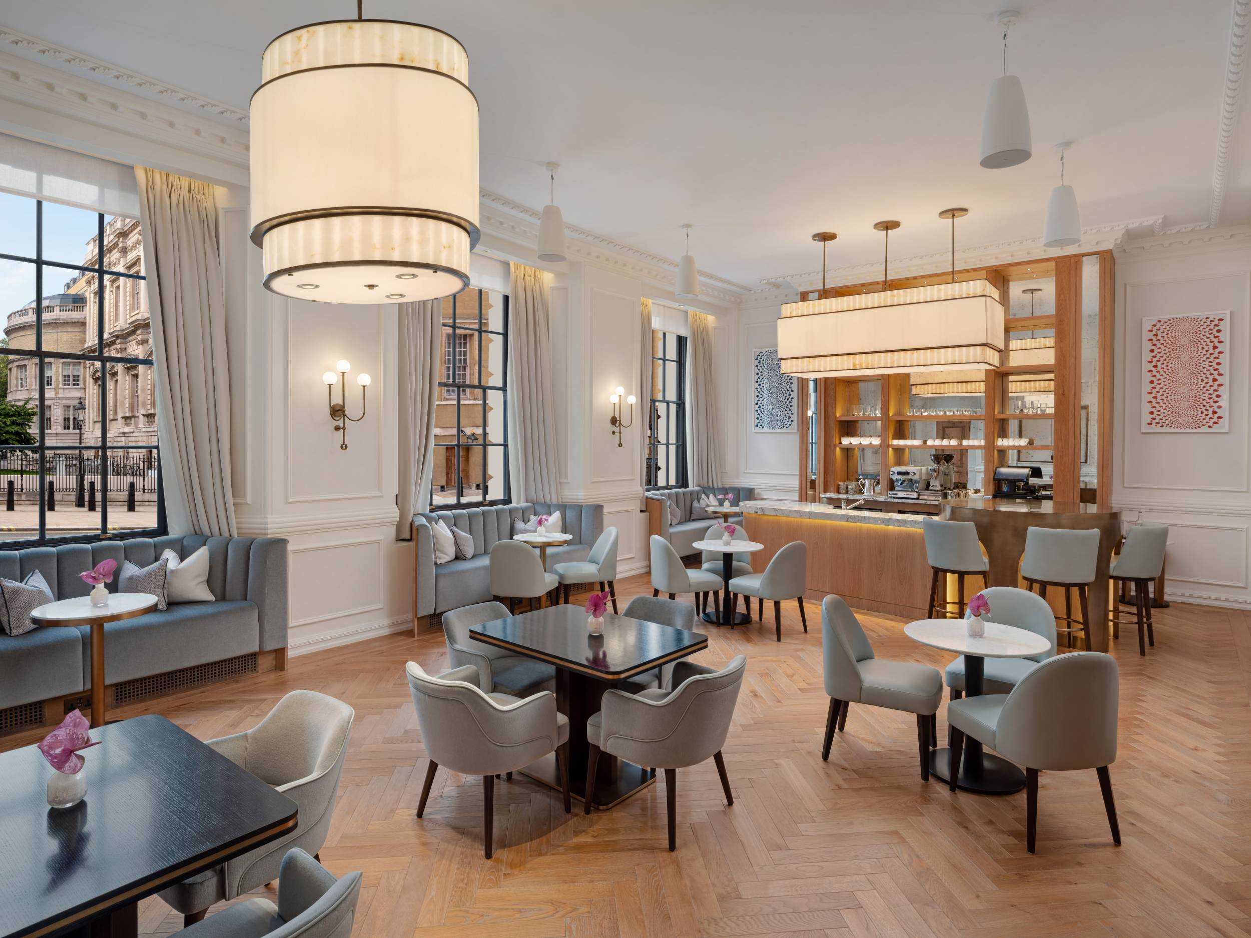 Idalia lounge, opulent bar, executive retreat, cocktail reception