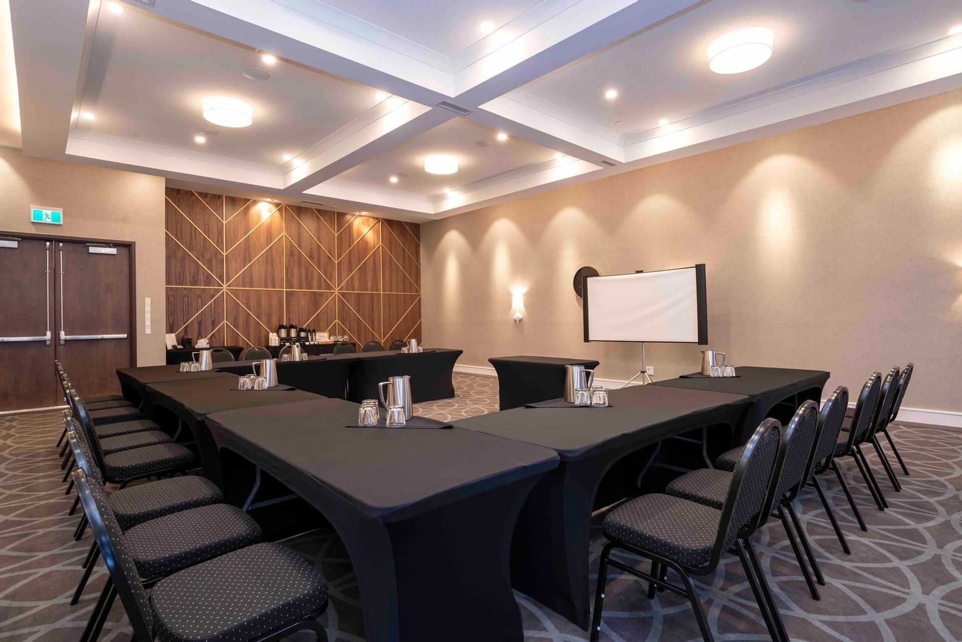 London hotel U-shape meeting room, corporate training