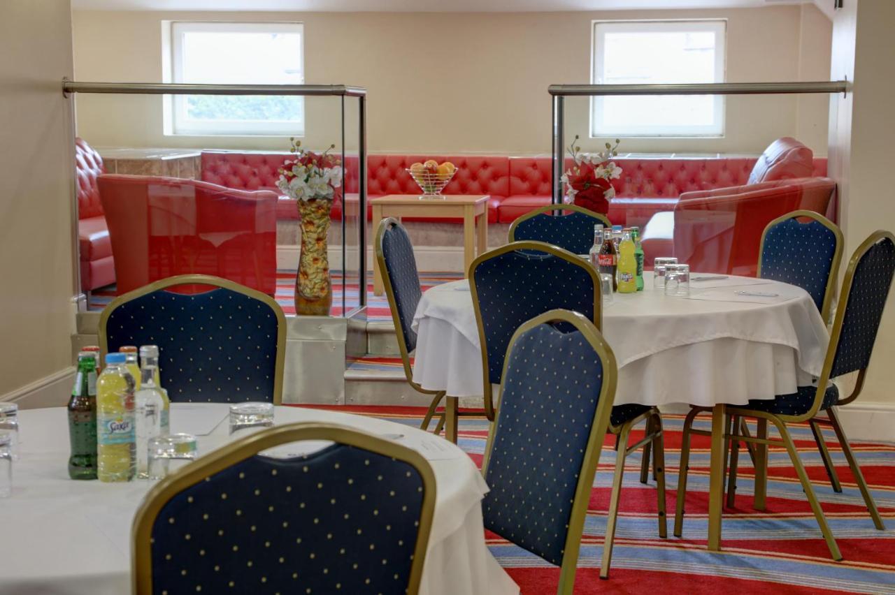 London hotel conference hall, round tables, business event