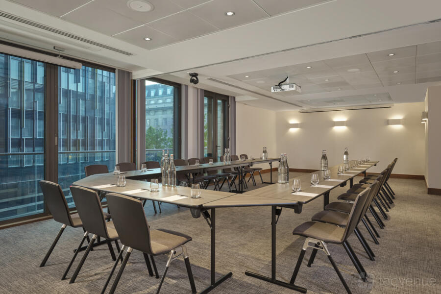 Park Plaza London boardroom U-shape meeting, training, event