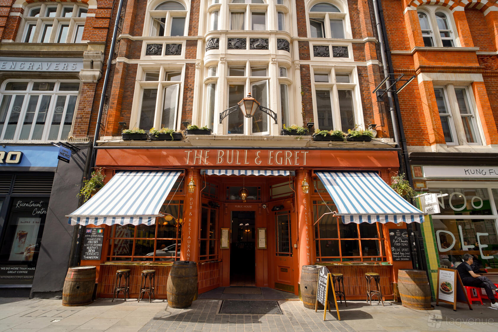 Bull & Egret pub: classic facade, outdoor seating, networking, private party