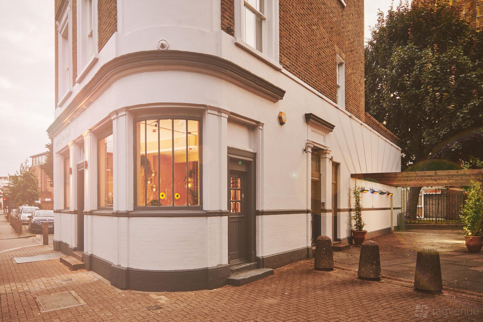 London Bridge event venue, courtyard, outdoor seating