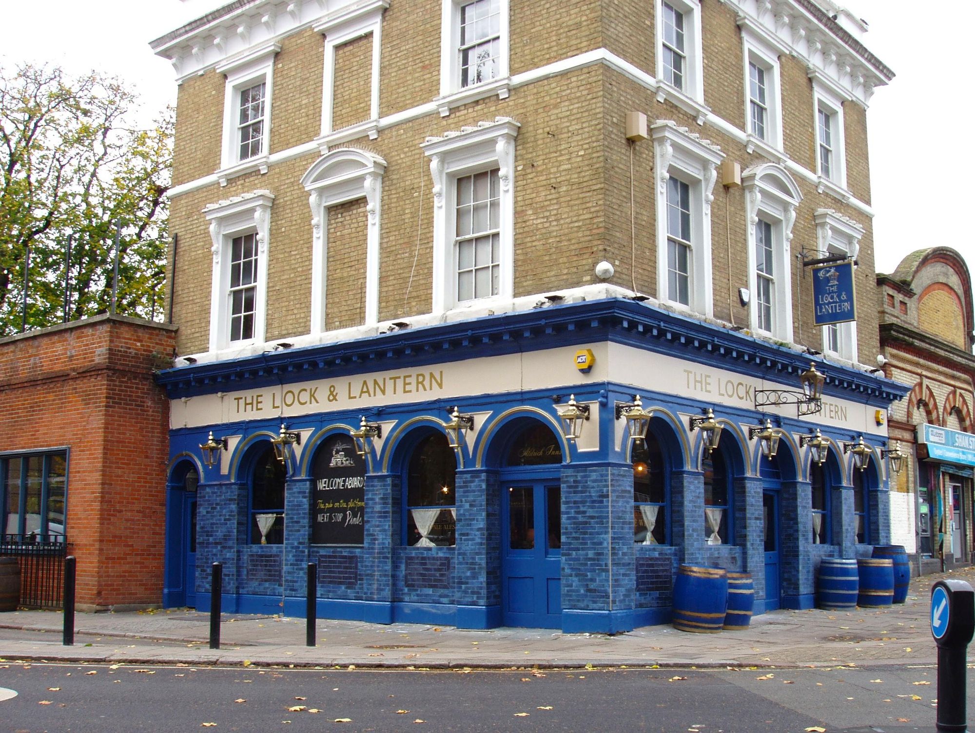 Lock & Lantern pub, cozy, intimate events, team building