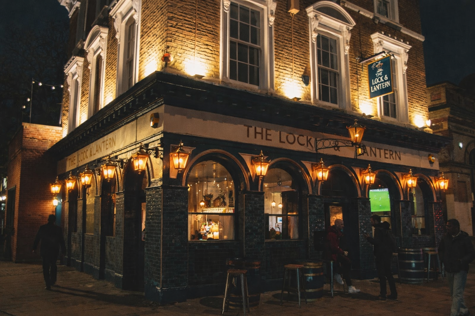 Main Bar Room at The Lock & Lantern, authentic British venue for networking reception events.