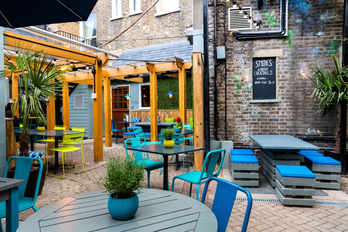 Outdoor Seating (Fulham Road) - c1c73d2b-32e0-47b4-85a5-db46308e170a.jpeg