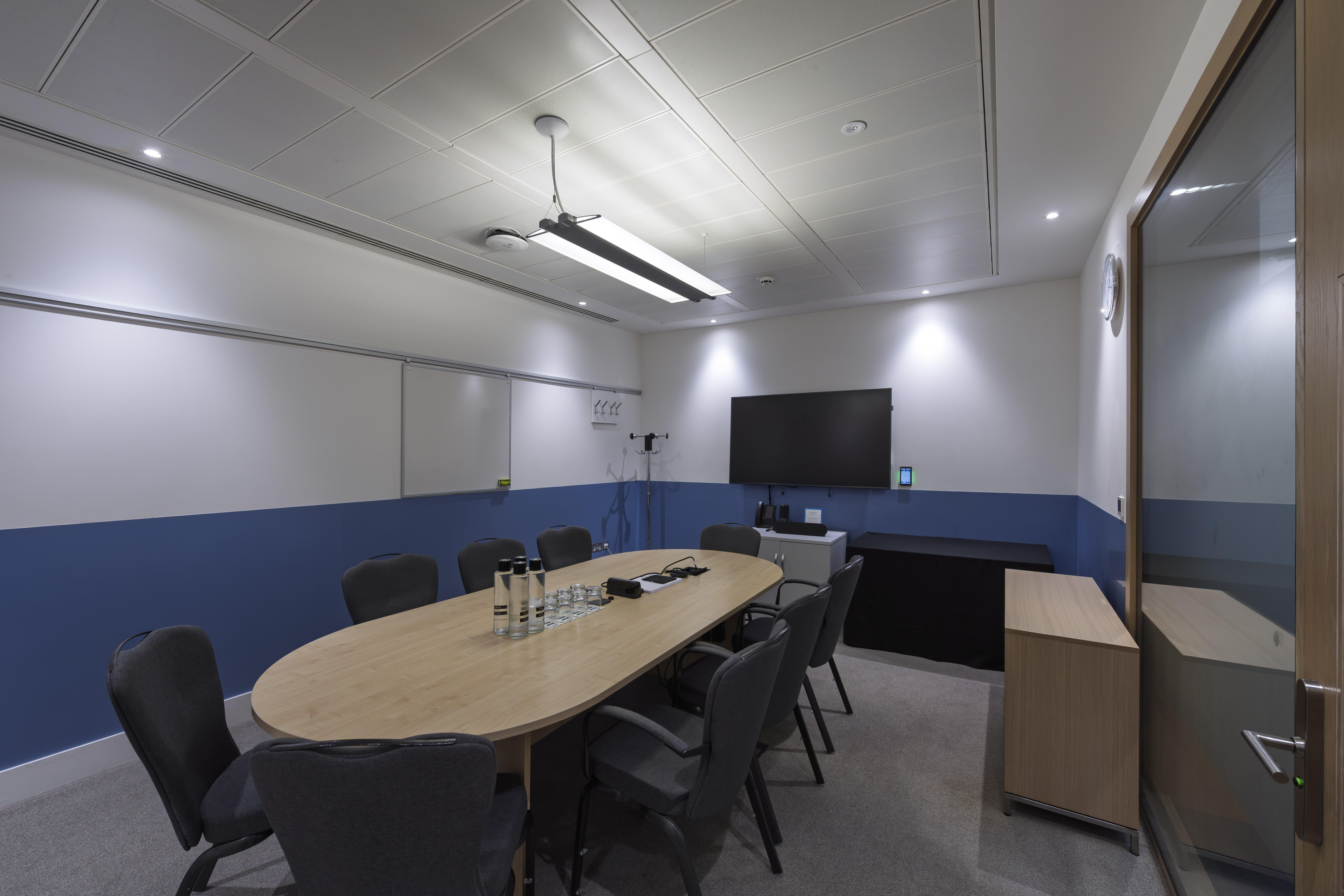 Savoy Place boardroom meeting event, oval table, AV