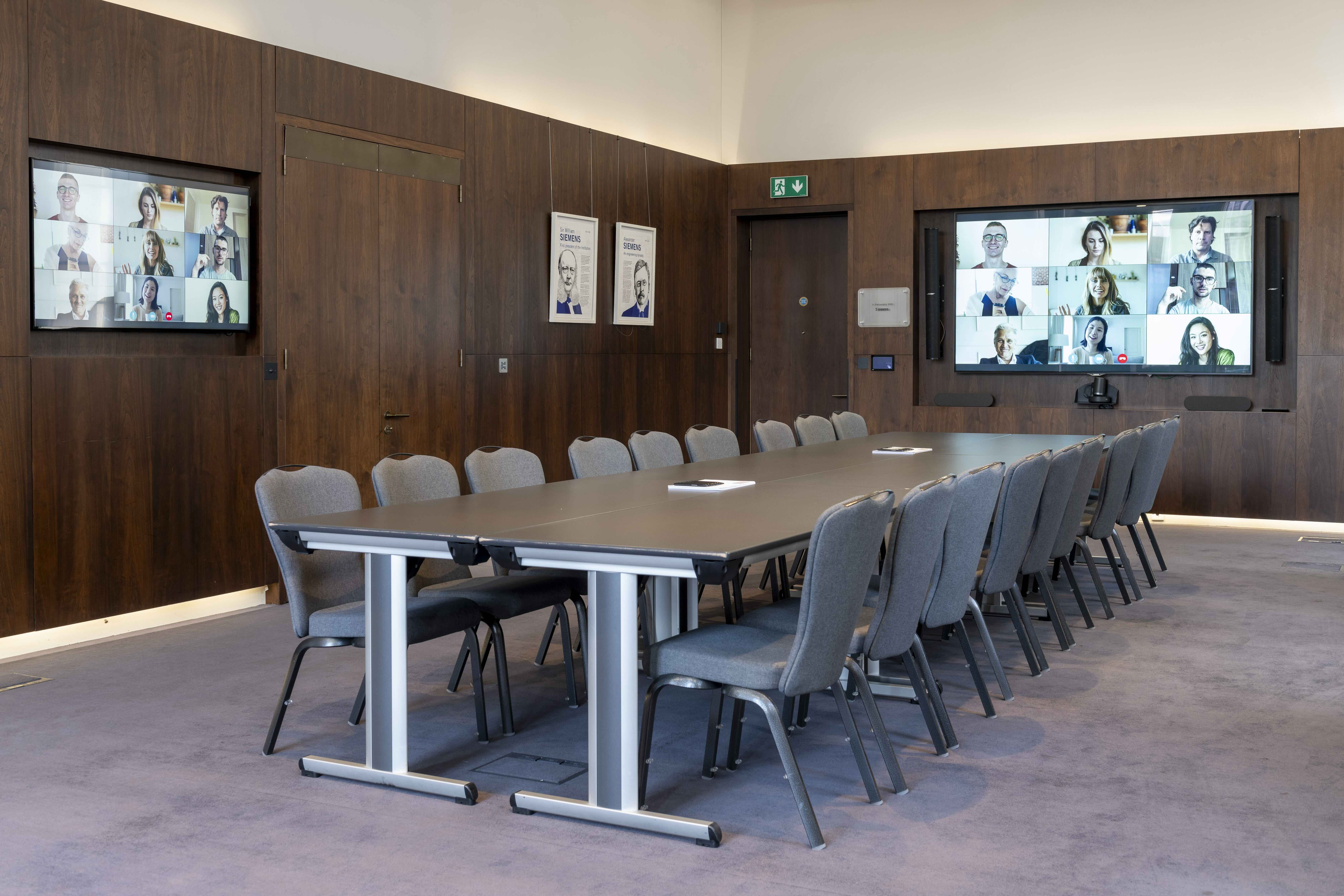 Siemens hybrid meeting, modern London boardroom