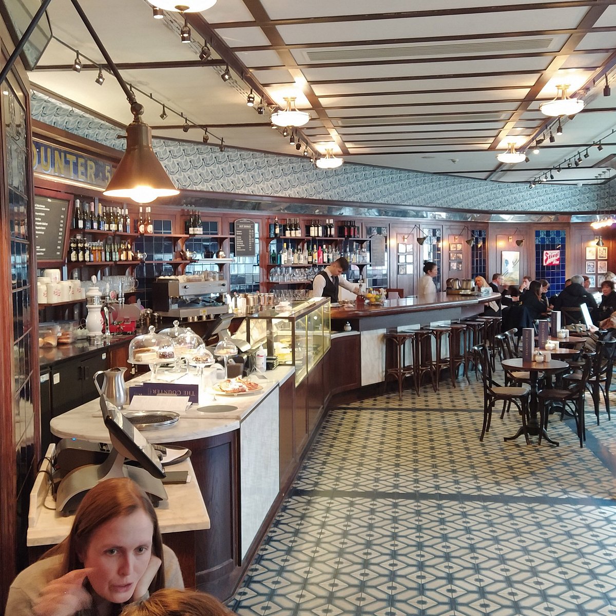 Delaunay counter, opulent event bar, corporate reception