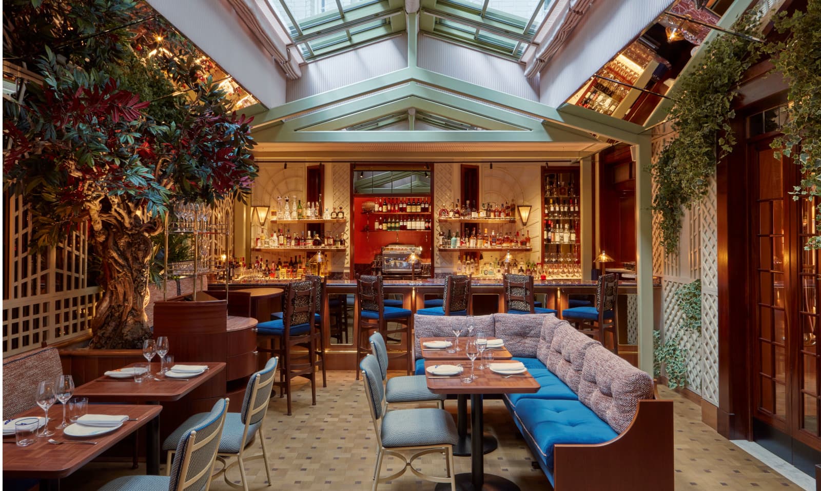 Il Gattopardo restaurant with conservatory lighting, ideal for corporate receptions and dinners.