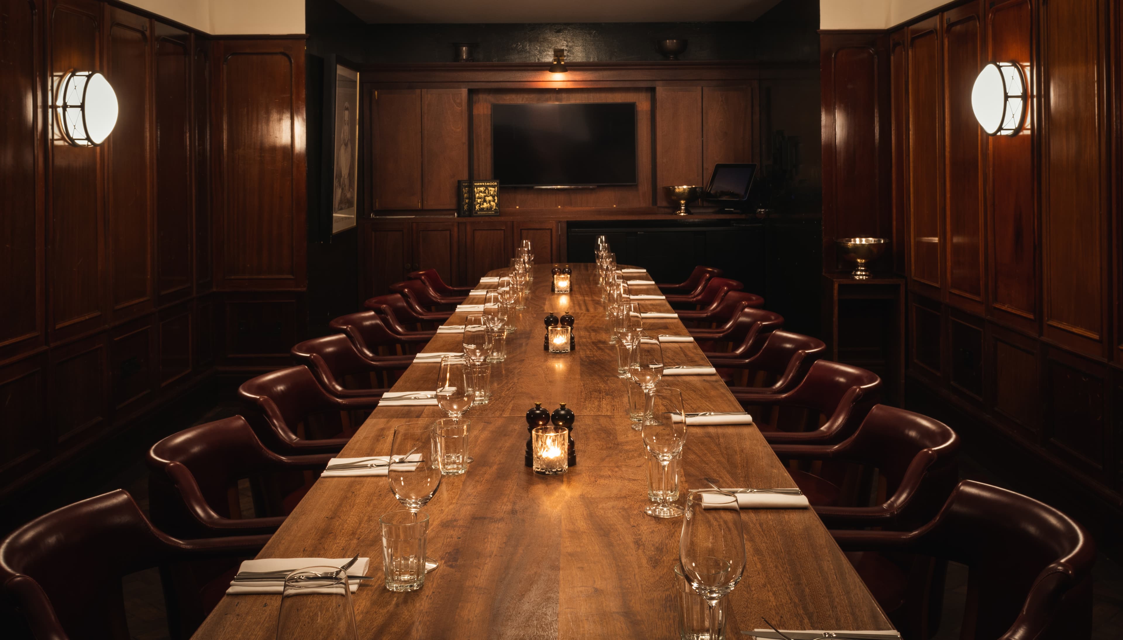 Hawksmoor Guildhall - image 2