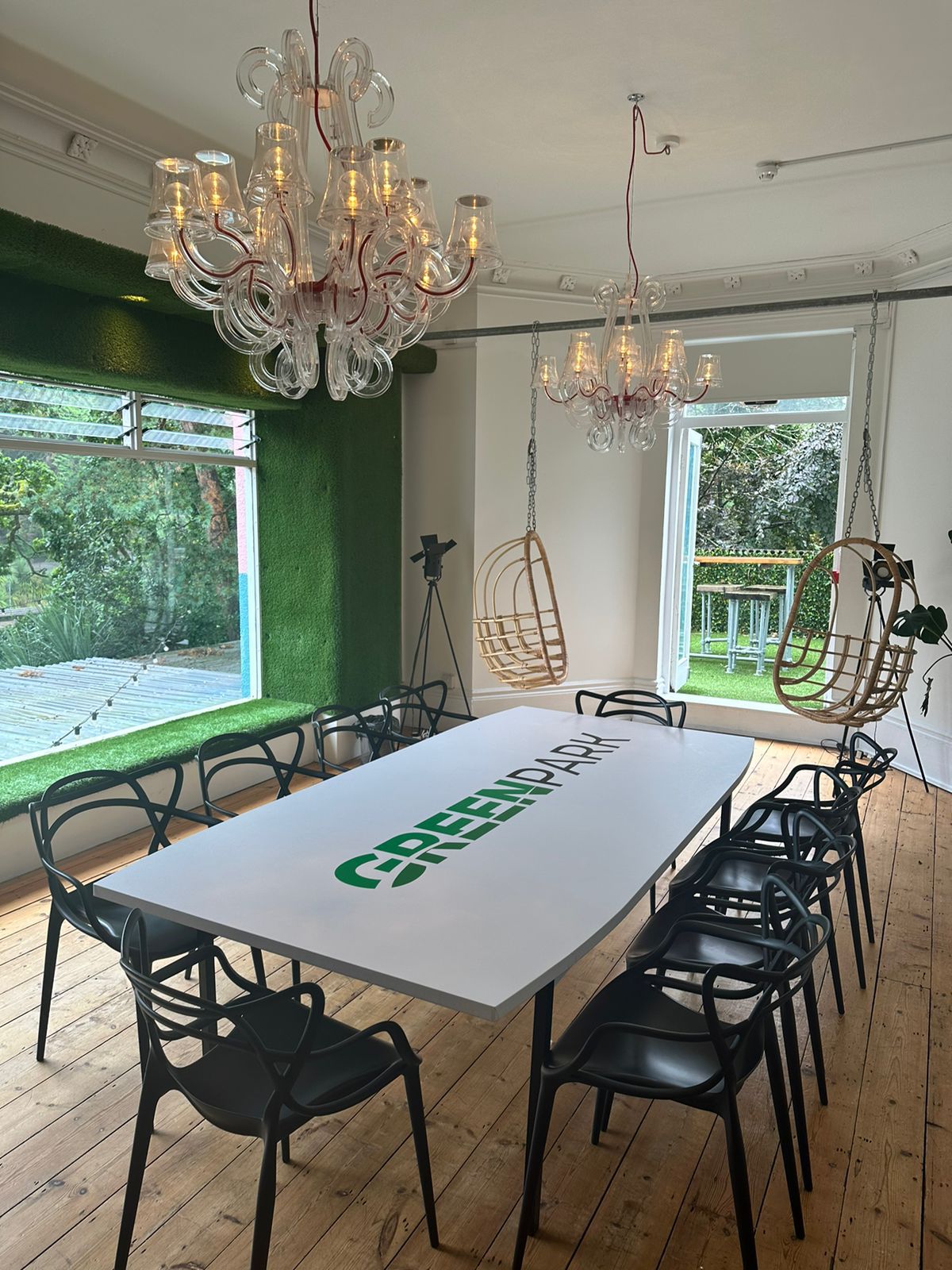 Modern glass meeting room for corporate strategy sessions and creative breakout events.