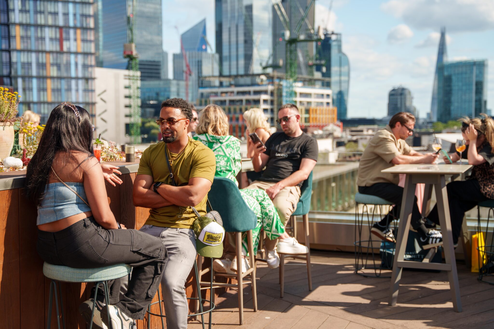 CR1 Bar & Lounge - image 2