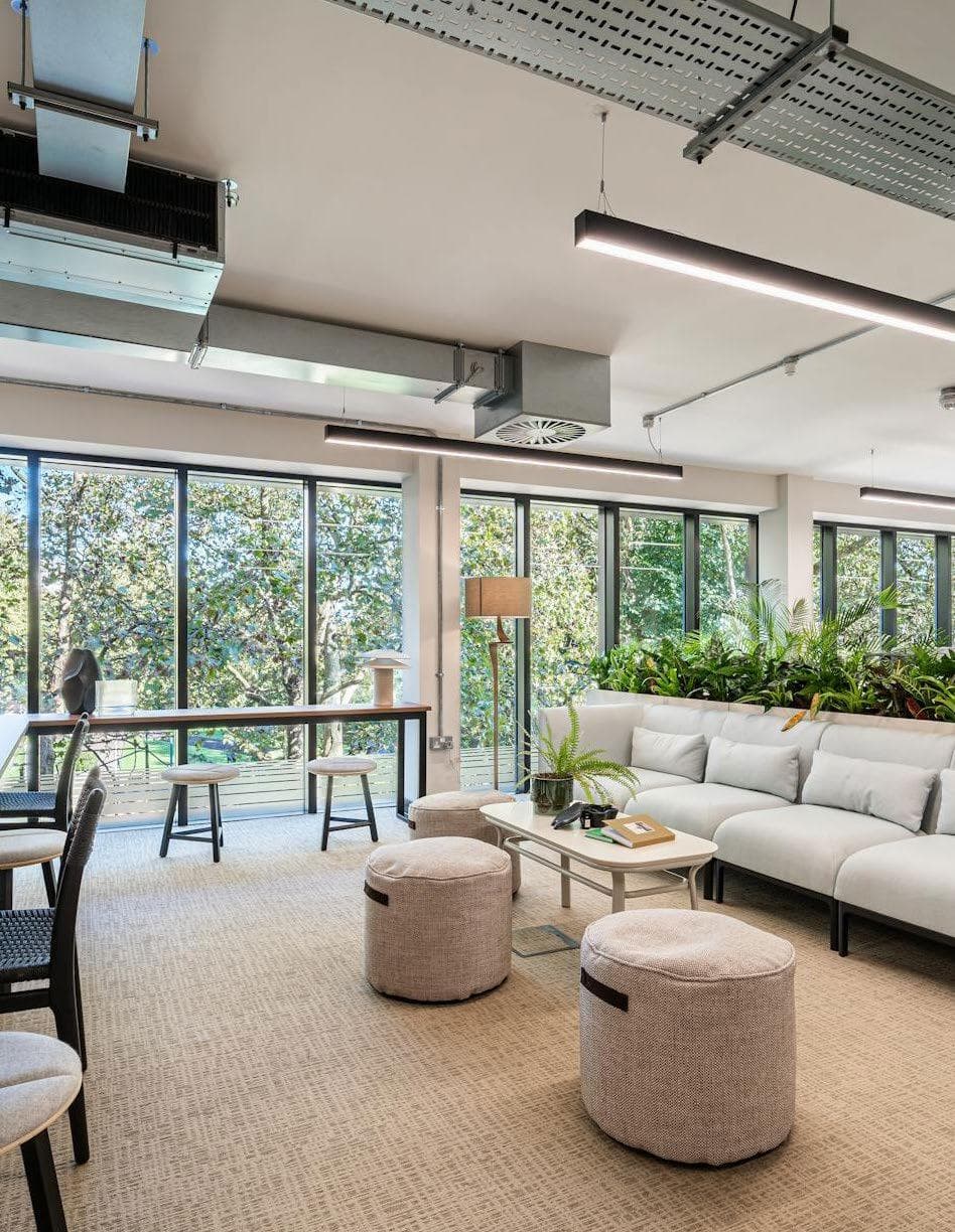 OS Lifestyle Chelsea breakout space with biophilic design for networking and brainstorming events.