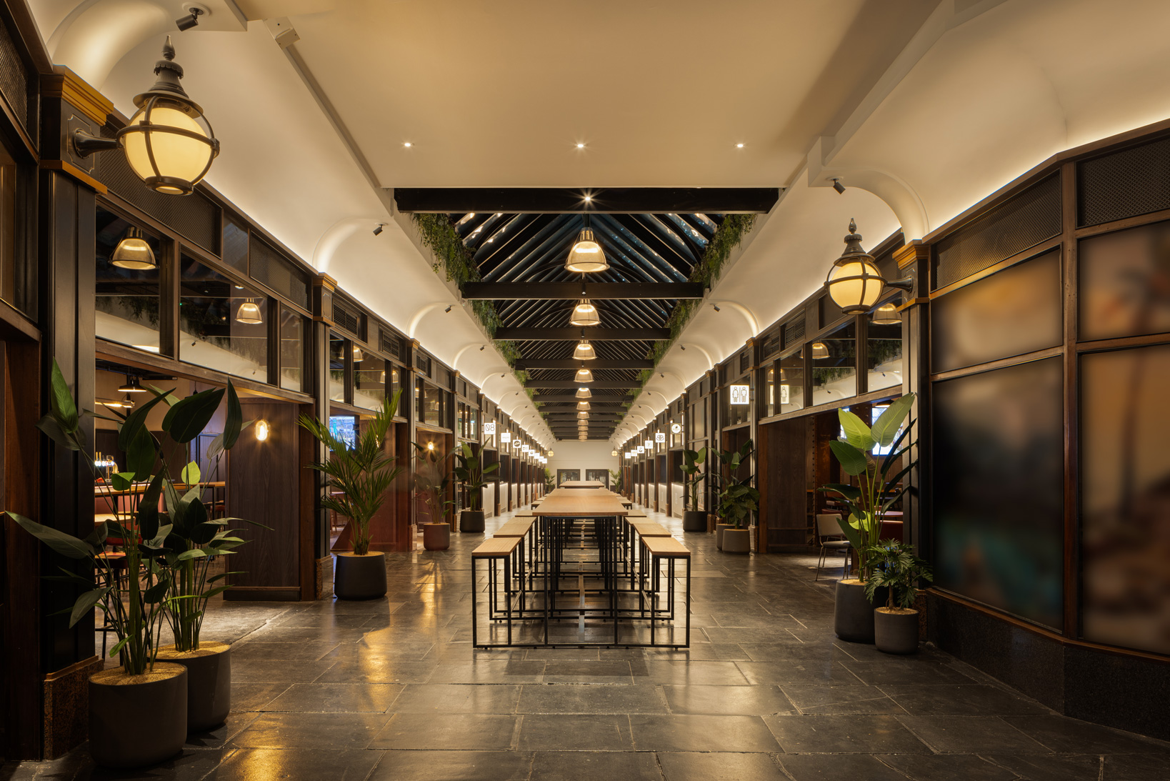 The Metropolitan Bar at BOXHALL City: elegant gallery venue for networking and corporate dinners.