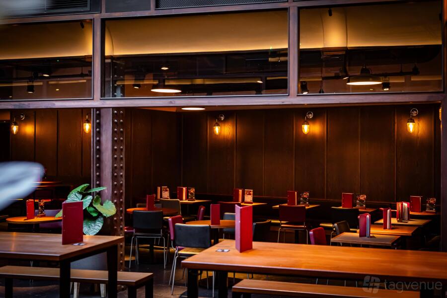 The Snug at BOXHALL City: industrial-chic venue for networking mixers and team breakout sessions.