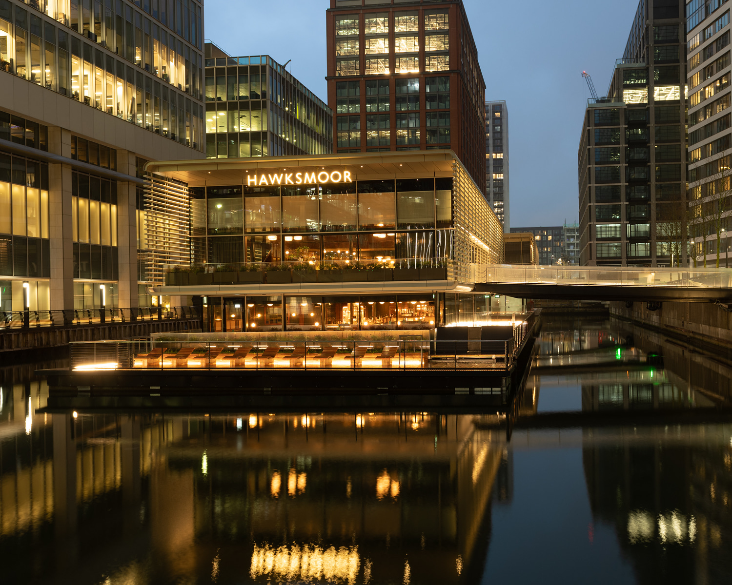 Queenie Watts Hawksmoor Bar: Waterside venue for corporate dinners and networking events.