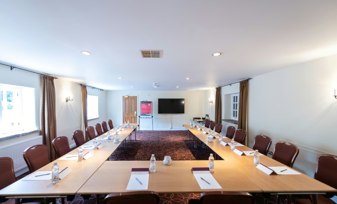 Mercure Barnsley Tankersley Manor Hotel & Spa - image 2