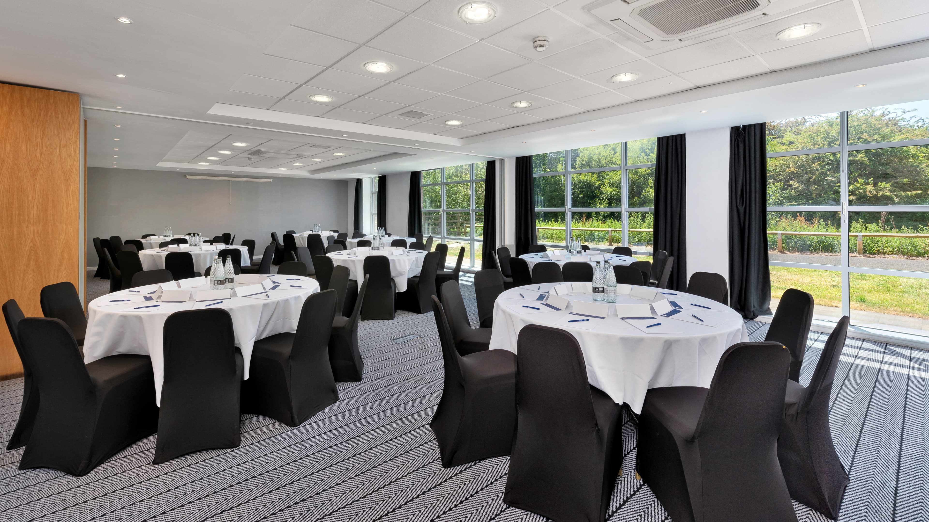 Holiday Inn Express Leigh - Sports Village - image 2