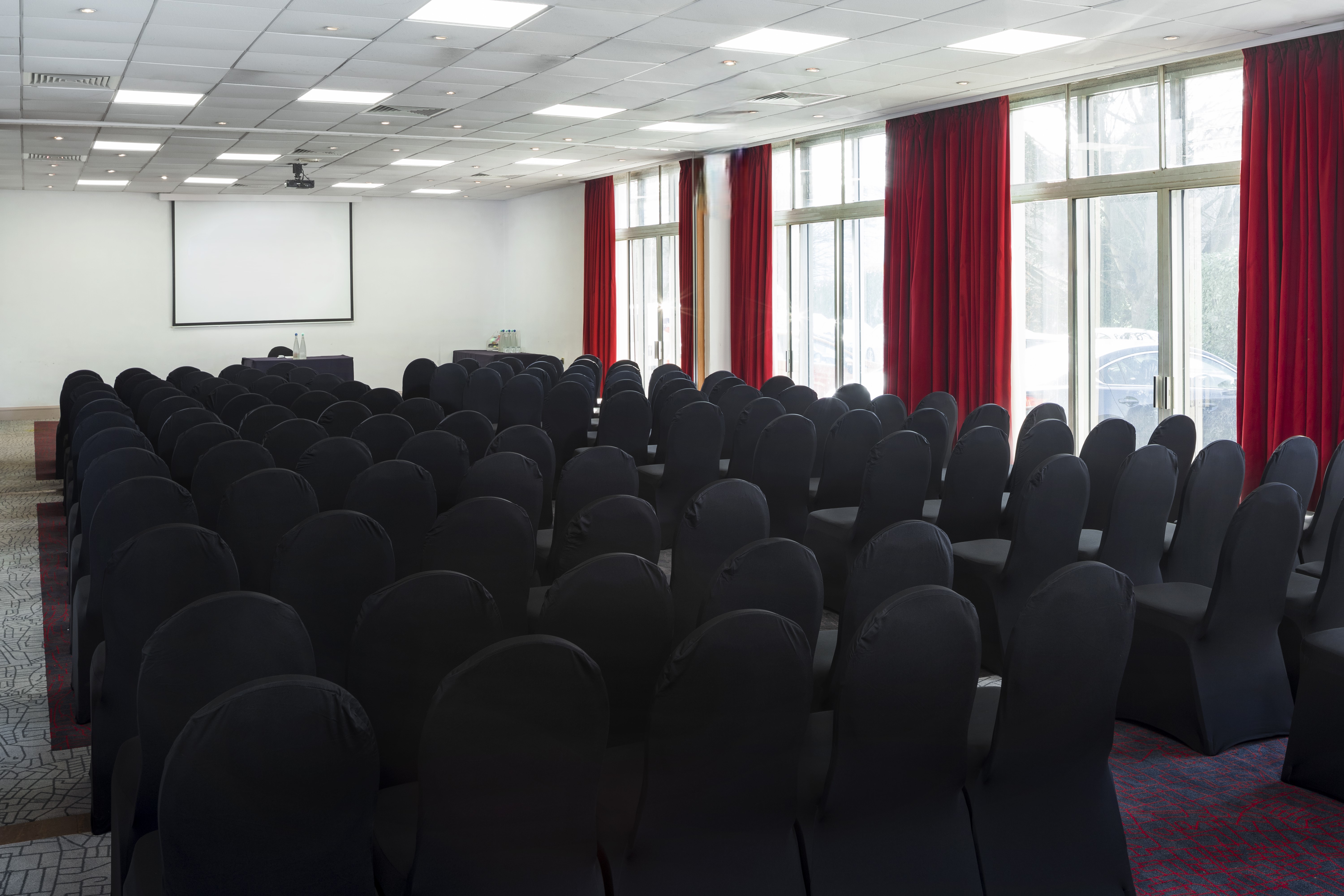 Mercure Northampton Hotel - image 3