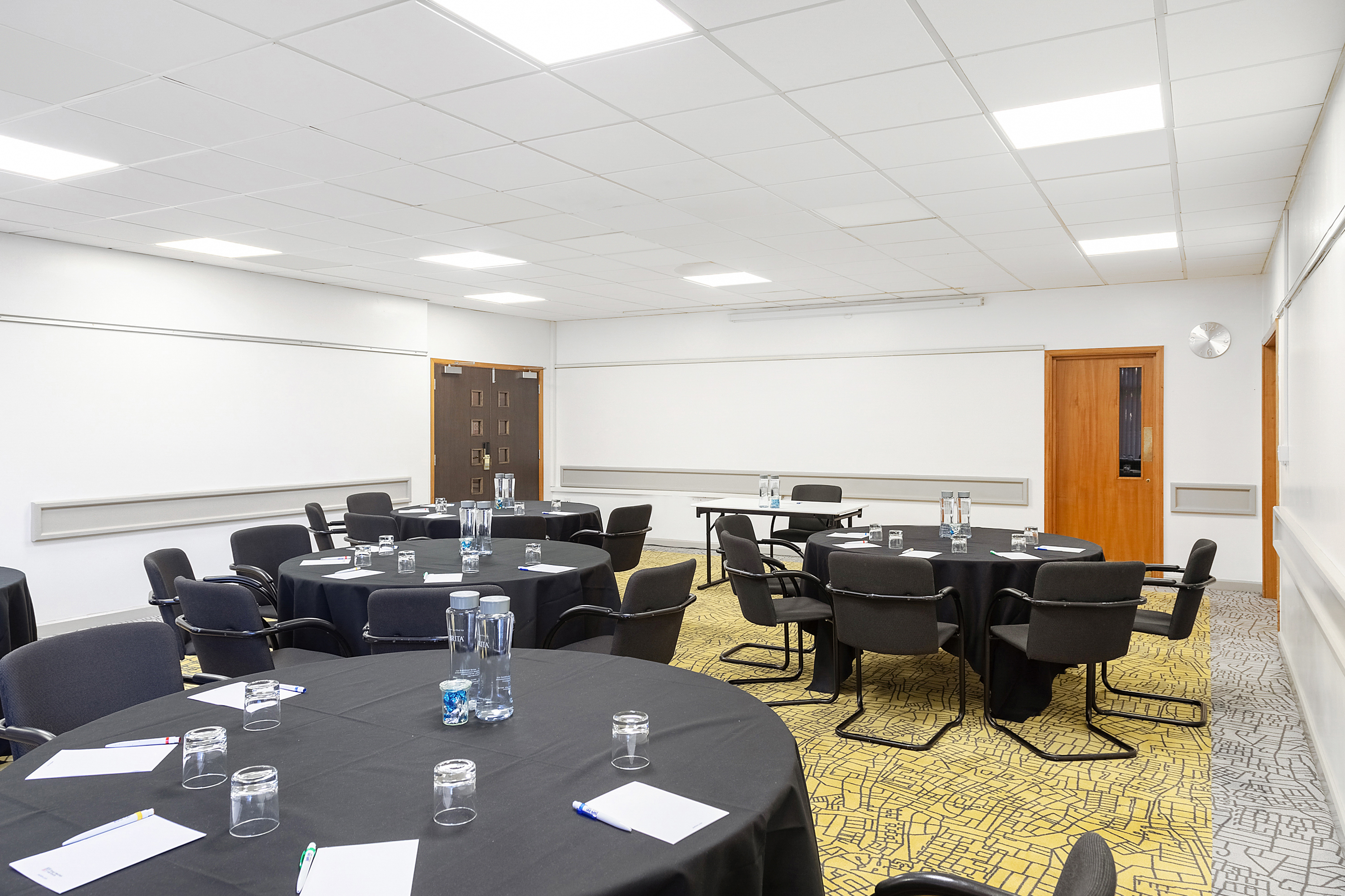 Mercure Northampton Hotel - image 1