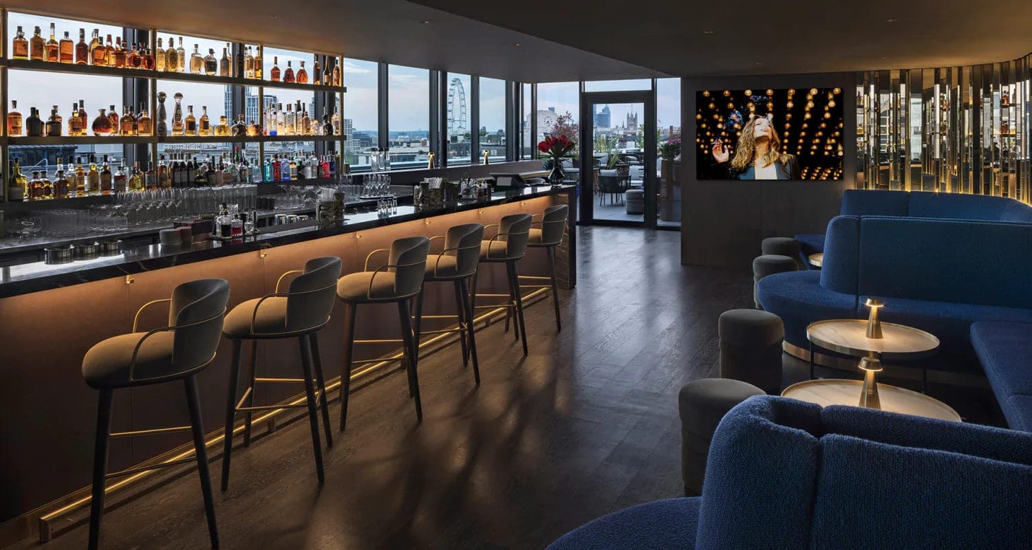 AMANO Rooftop Bar - image 1