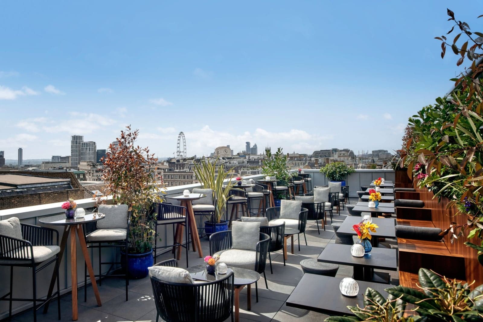 AMANO Rooftop Bar - image 6