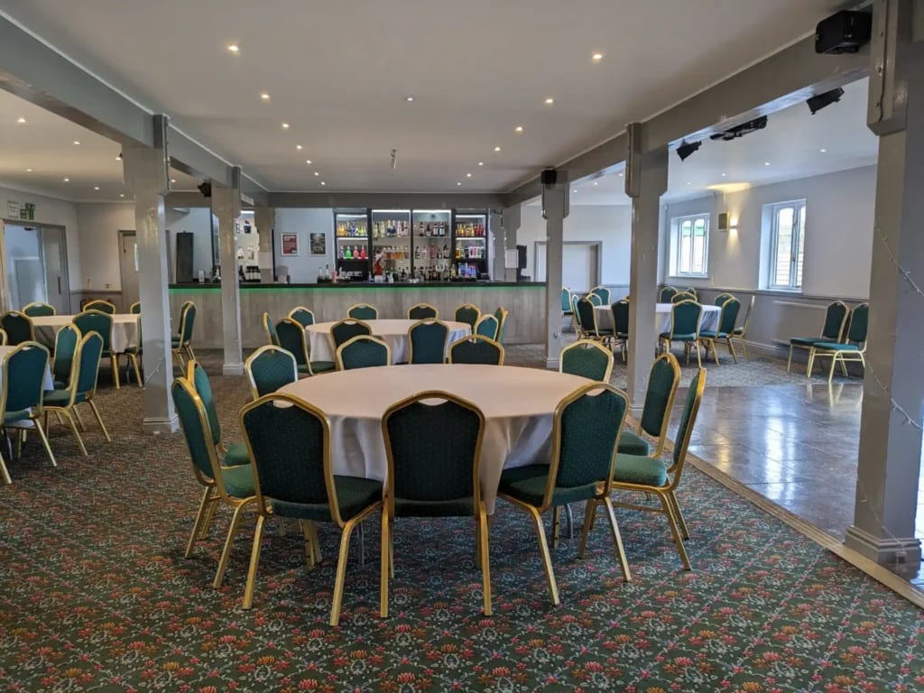 Lakeside Lodge Golf & Country Club - image 3