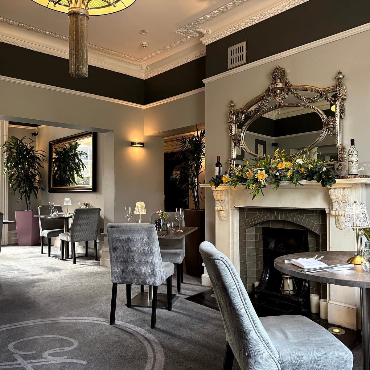 Sophisticated Poets House Writing Room for intimate VIP dinners and private board meetings.