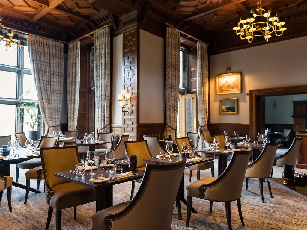 Lake View Lounge at Armathwaite Hall: Sophisticated venue for corporate dinners and board meetings.