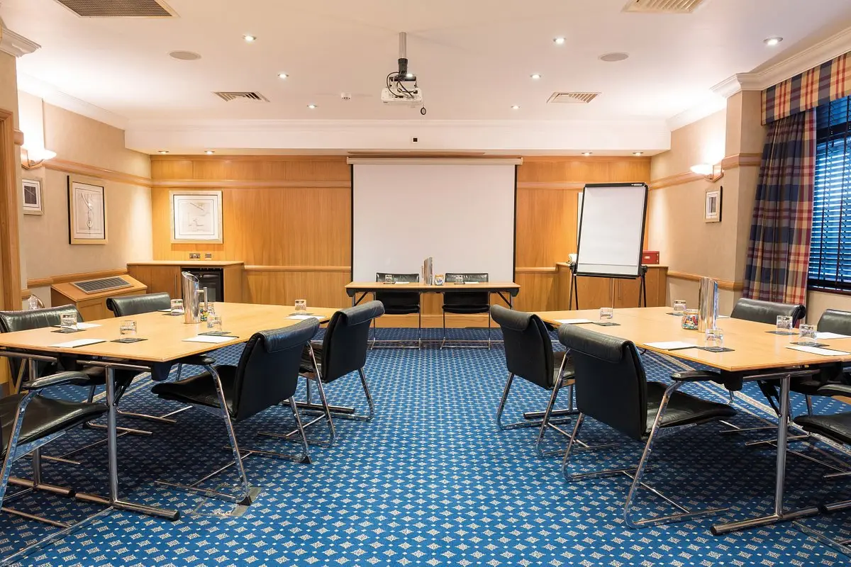 North Lakes Hotel & Spa - image 3