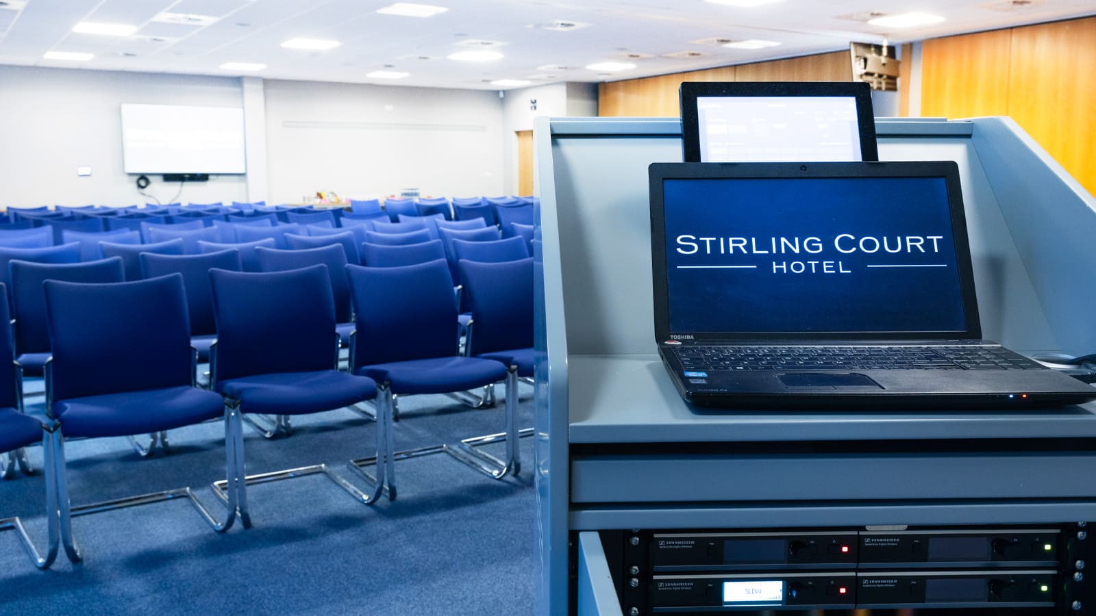 Stirling Court Hotel - image 1