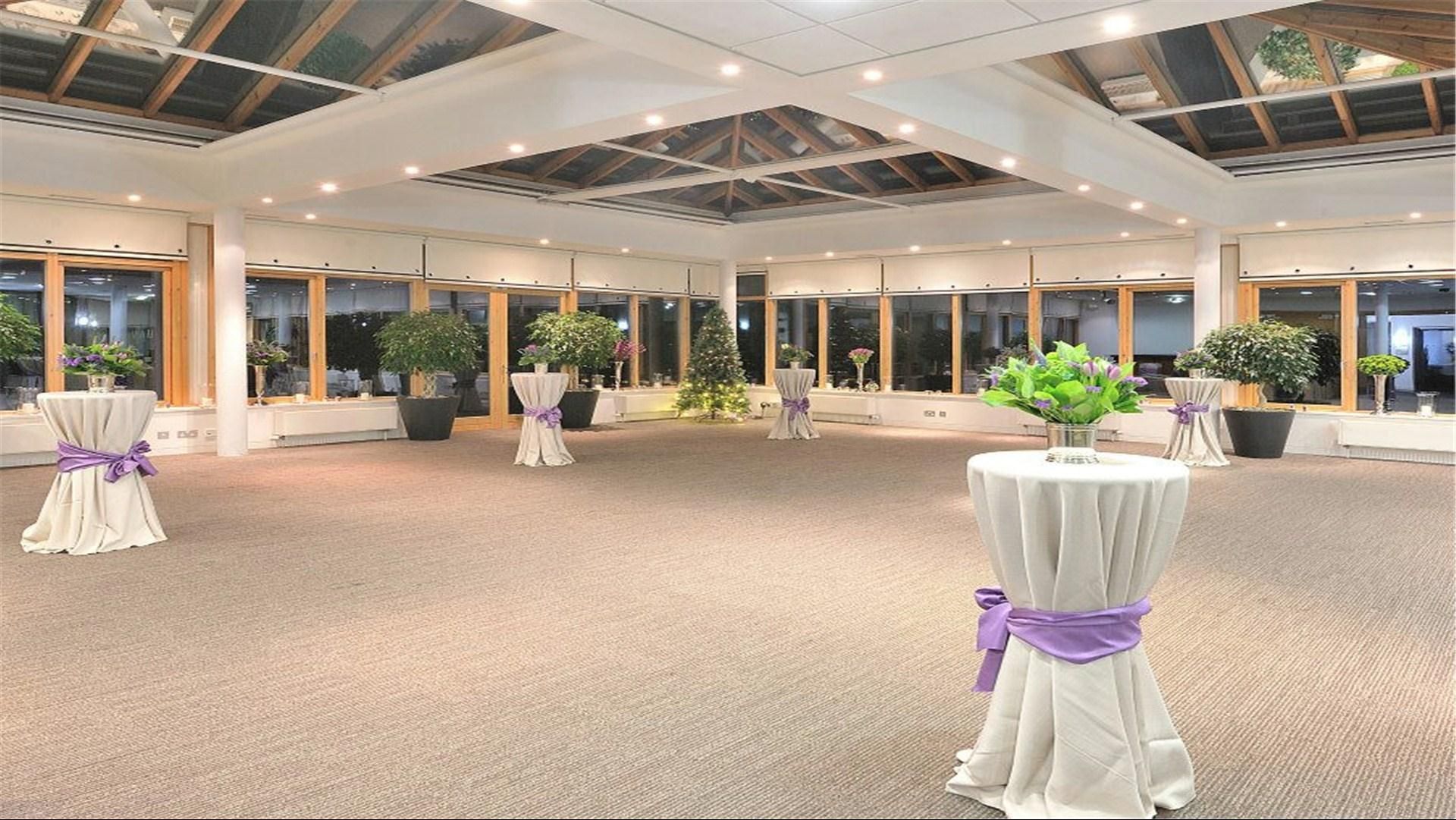 Stirling Court Hotel - image 4