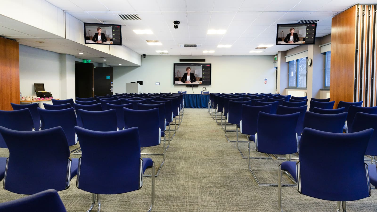 Stirling Court Hotel - image 3