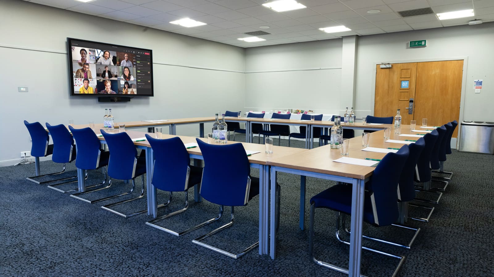 Stirling Court Hotel - image 1