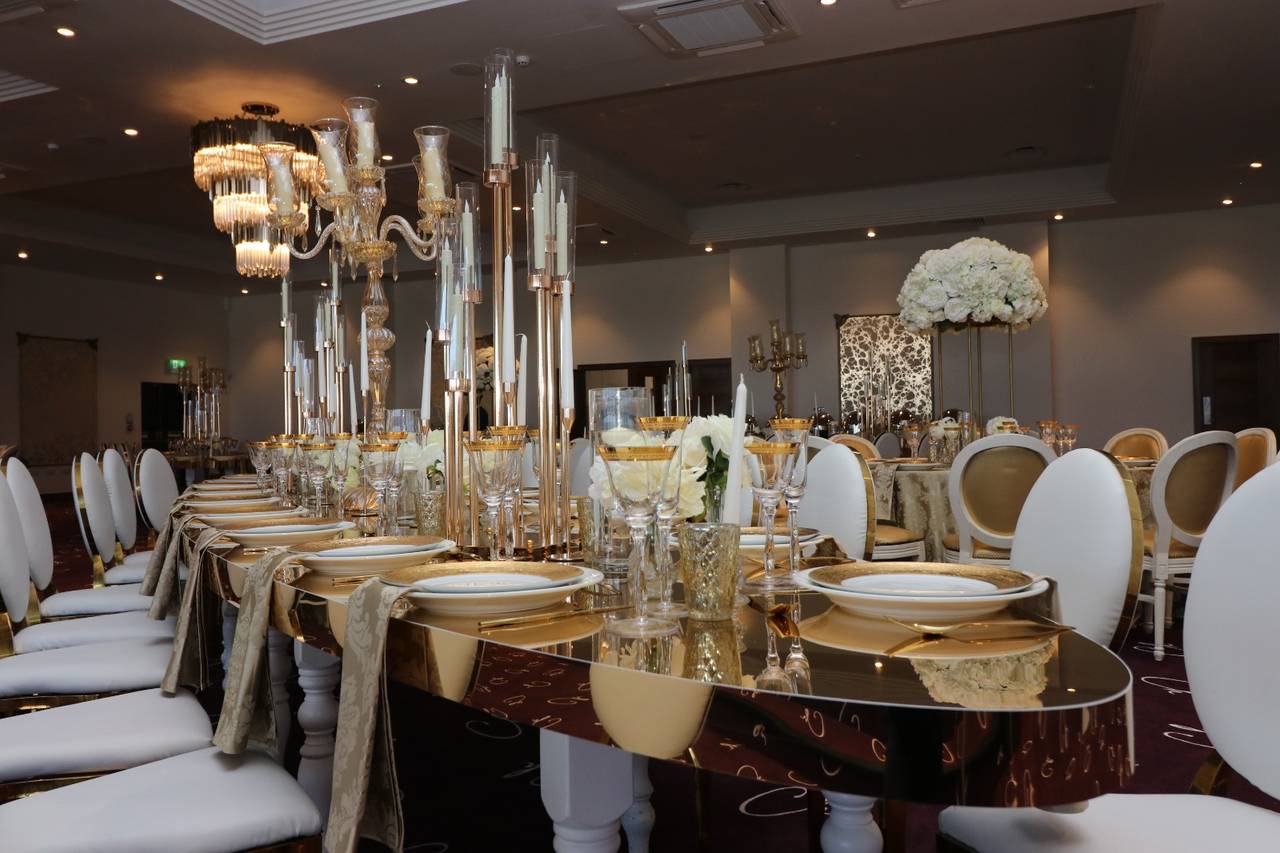 Beulah Suite formal banquet setup with mirrored table for luxury weddings and corporate galas.